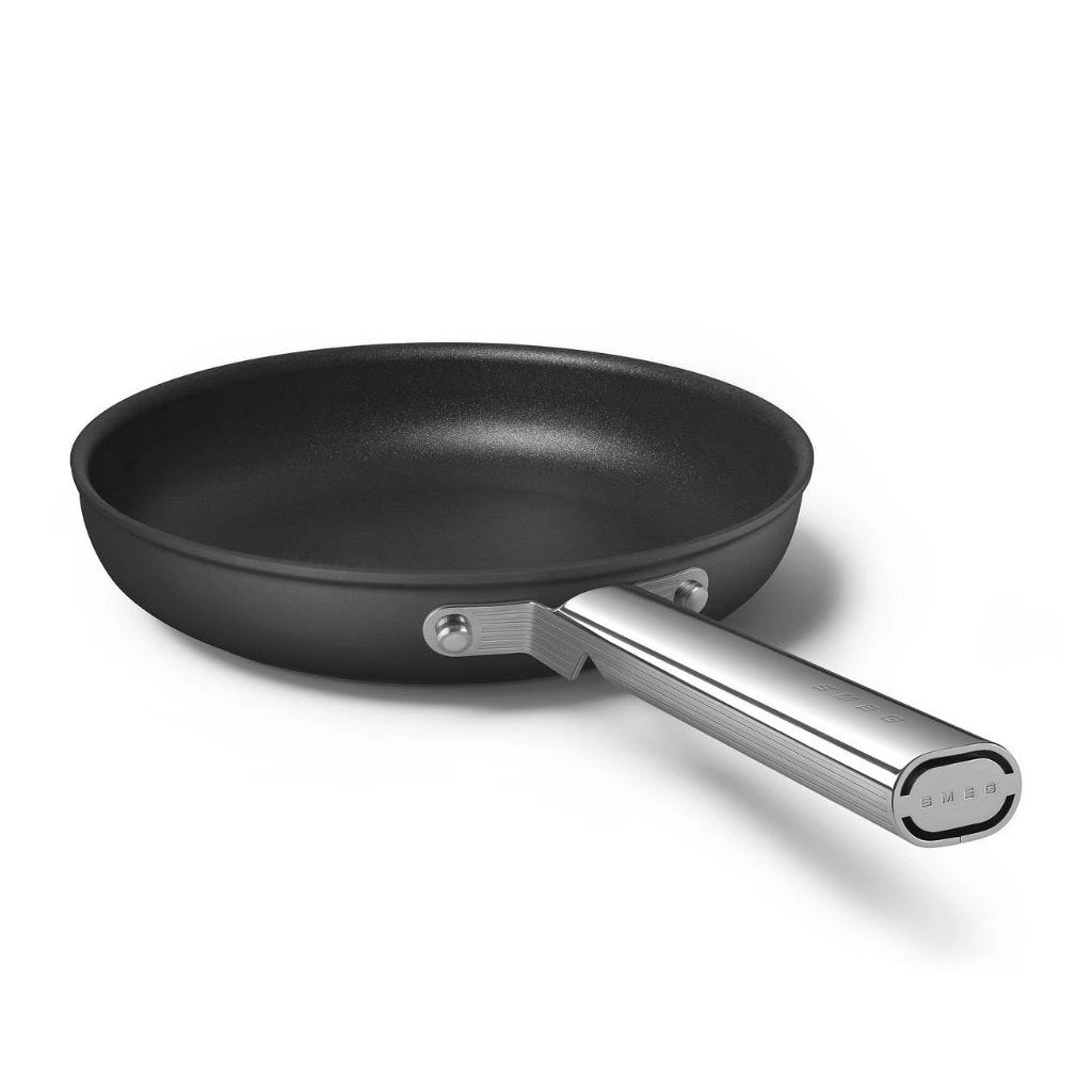 Тиган Smeg CKFF2401BLM, Обем 1.9 л., Диаметър 24 см, Черен