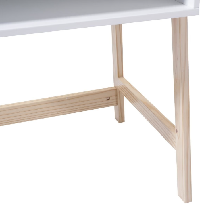 Детско бюро atmosphera Nursery, Дърво