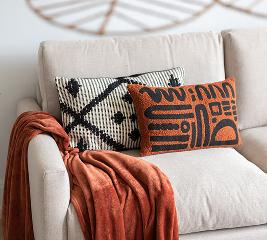 Декоративните възглавници и калъфки – тайната съставка за уютен и стилен дом