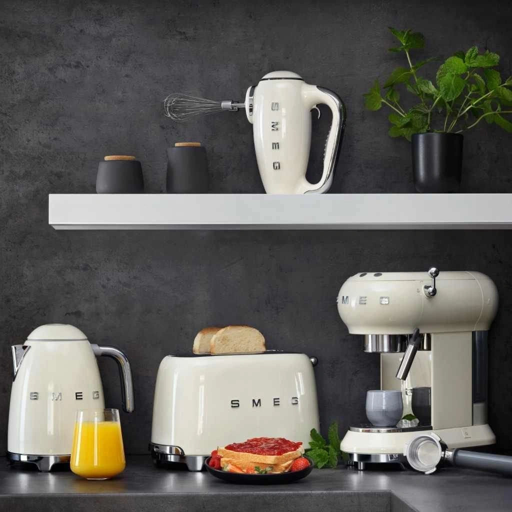 Електрическа кана Smeg KLF04WHEU, 50's Style, 2400 W, 1.7 л/ Бял