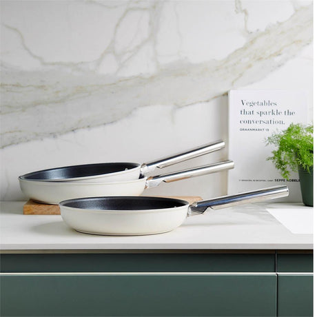 Тиган за пържене Smeg CKFF2601CRM, 26 см, Кремав