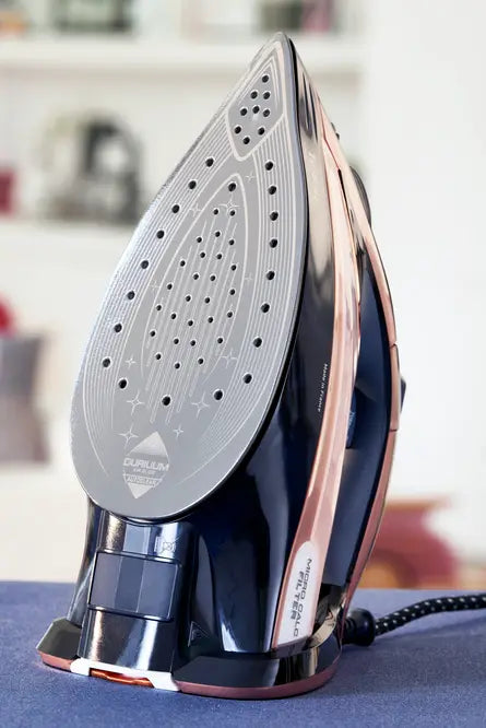 Ютия Tefal Ultimate Pure FV9865, 3000 W, Парна струя 250 гр/мин, Променлива пара 0-60 гр/мин, Резервоар за вода 350 мл, Плоча Durilium AirGlide Autoclean, Автоматично спиране, Черен/Златист