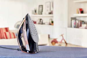 Ютия Tefal Ultimate Pure FV9865, 3000 W, Парна струя 250 гр/мин, Променлива пара 0-60 гр/мин, Резервоар за вода 350 мл, Плоча Durilium AirGlide Autoclean, Автоматично спиране, Черен/Златист