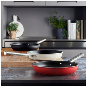 Тиган Smeg CKFF2401BLM, Обем 1.9 л., Диаметър 24 см, Черен